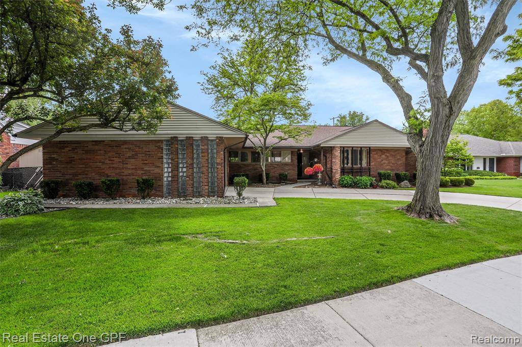Grosse Pointe Farms, MI 48236,439 Barclay Road
