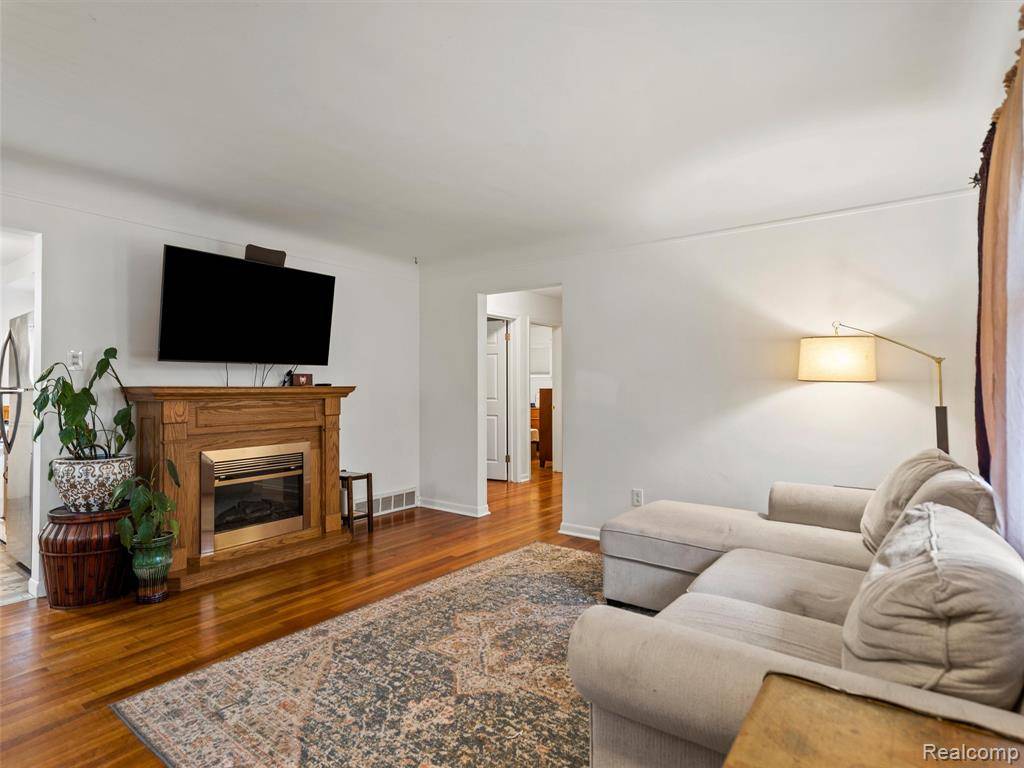 Saint Clair Shores, MI 48082,22401 Francis Street
