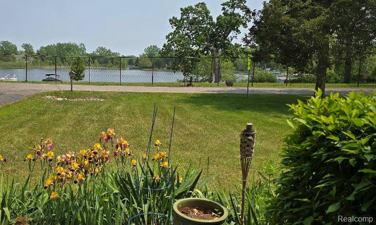 Waterford, MI 48327,184 Crescent Road