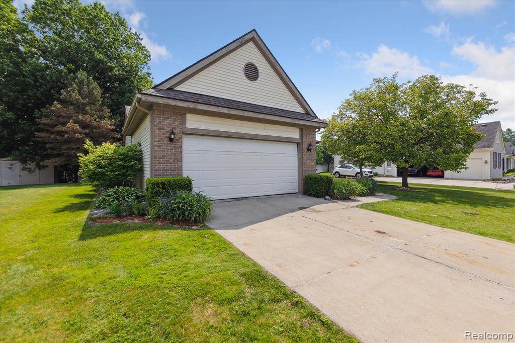 Grand Blanc, MI 48439,4311 Maplewood Meadows Avenue