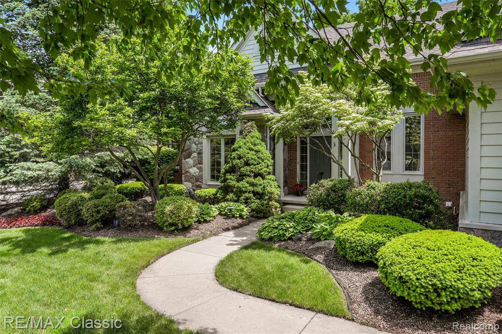 Northville, MI 48168,17496 Hilltop View Drive