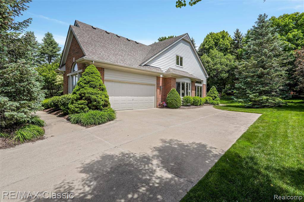 Northville, MI 48168,17496 Hilltop View Drive