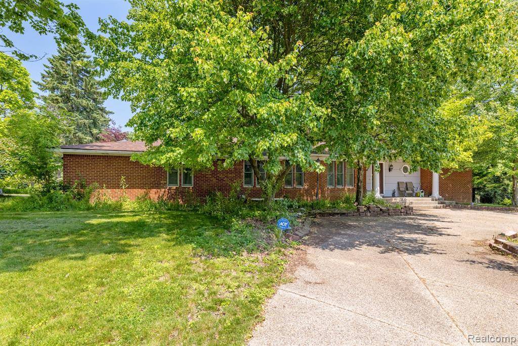 Rochester Hills, MI 48309,297 VREELAND Drive
