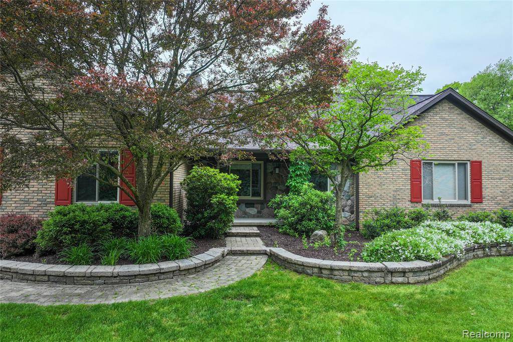 Howell, MI 48843,490 Rolling Oaks Drive