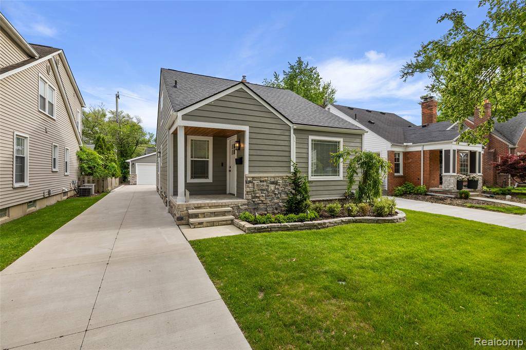 Huntington Woods, MI,10541 Hart Avenue