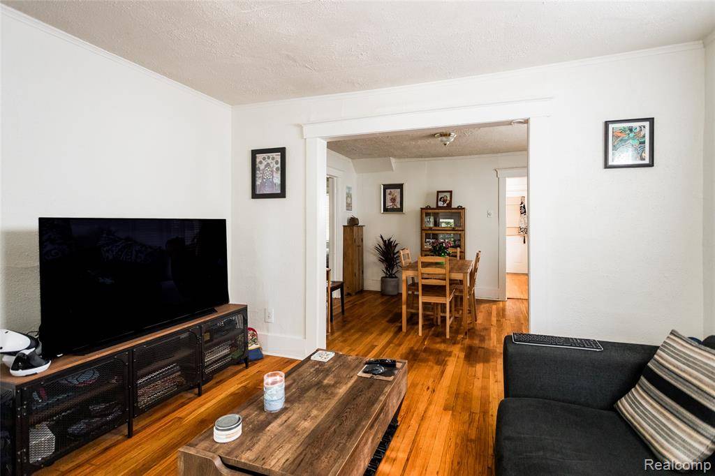 Huntington Woods, MI 48220,348 W Chesterfield Street