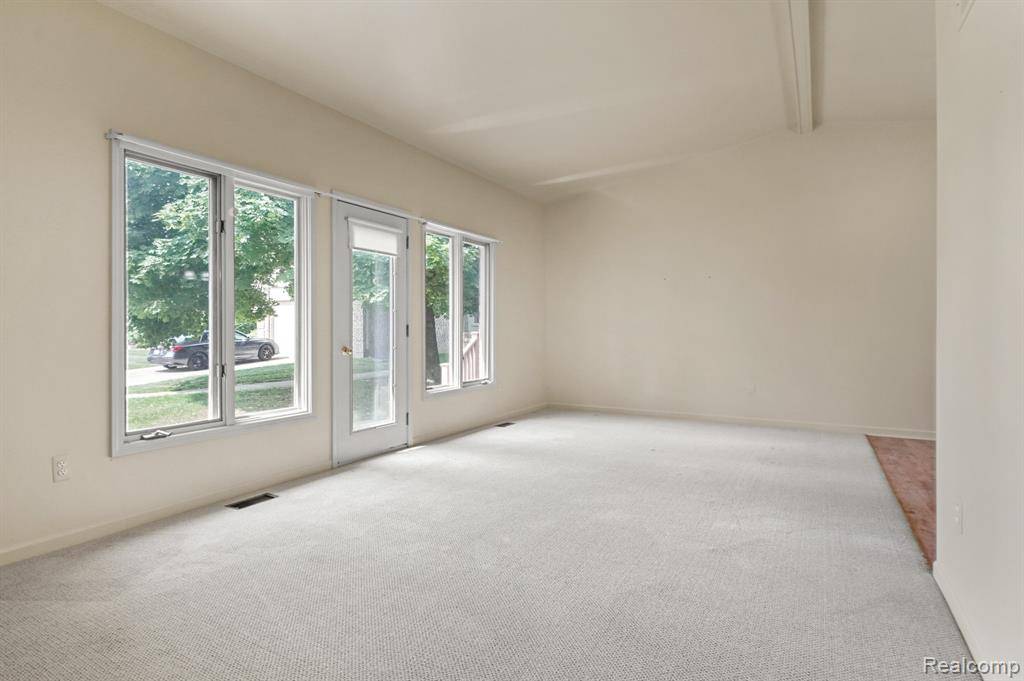Shelby Twp, MI 48315,13716 Maple Grove Avenue
