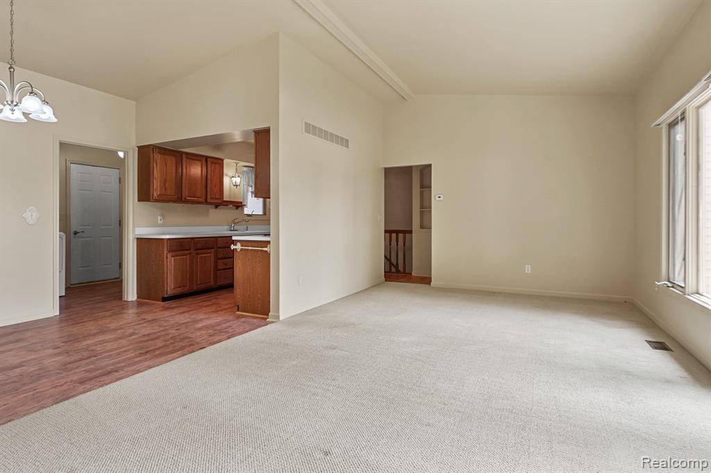 Shelby Twp, MI 48315,13716 Maple Grove Avenue