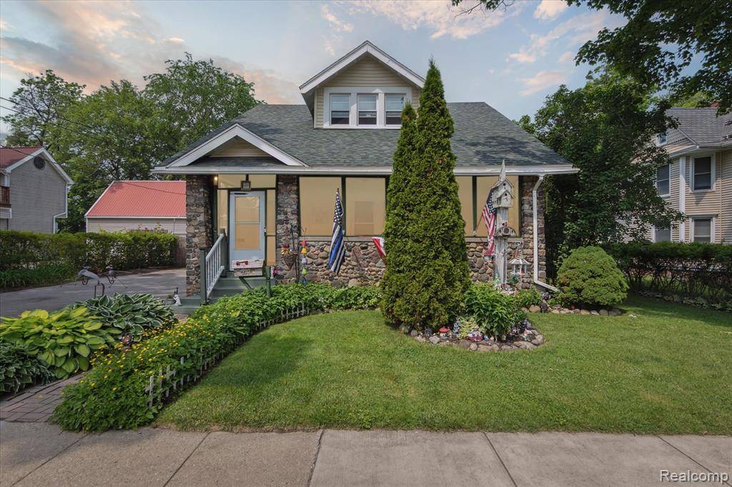 Holly, MI 48442,210 Washington Street