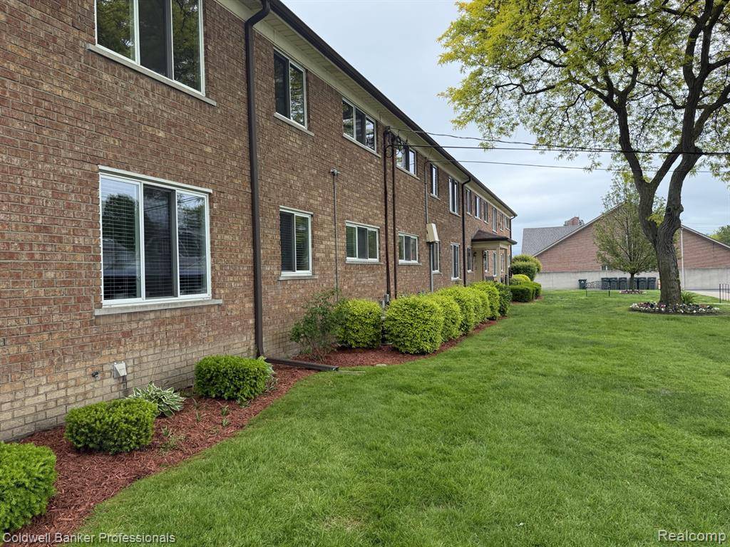 Saint Clair Shores, MI 48080,22860 9 Mile Road