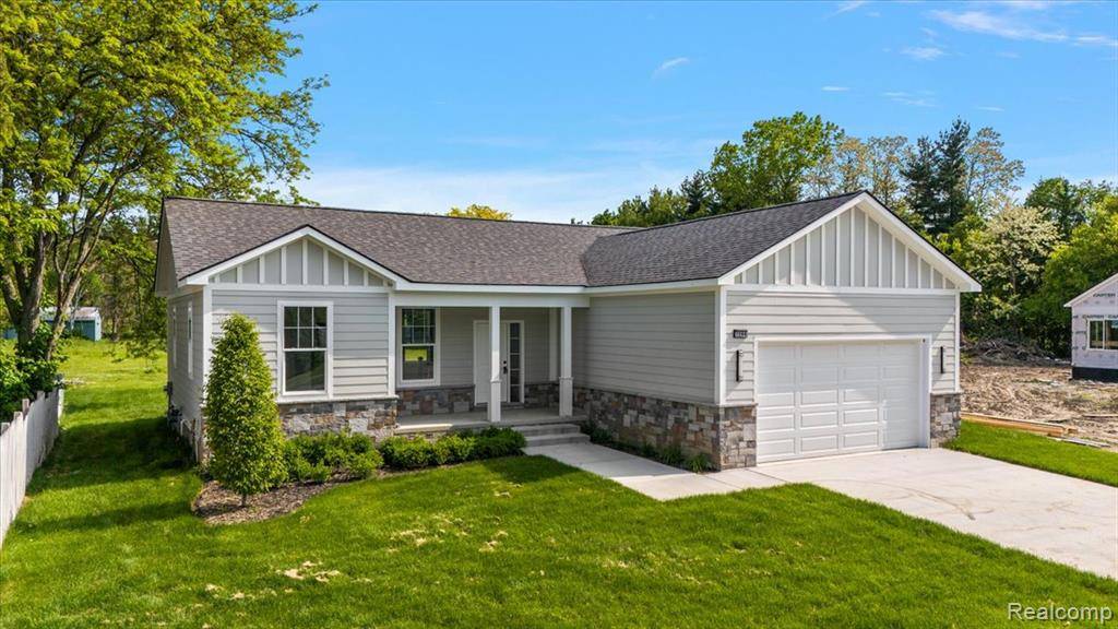 Waterford, MI 48327,7268 ELIZABETH LAKE Road