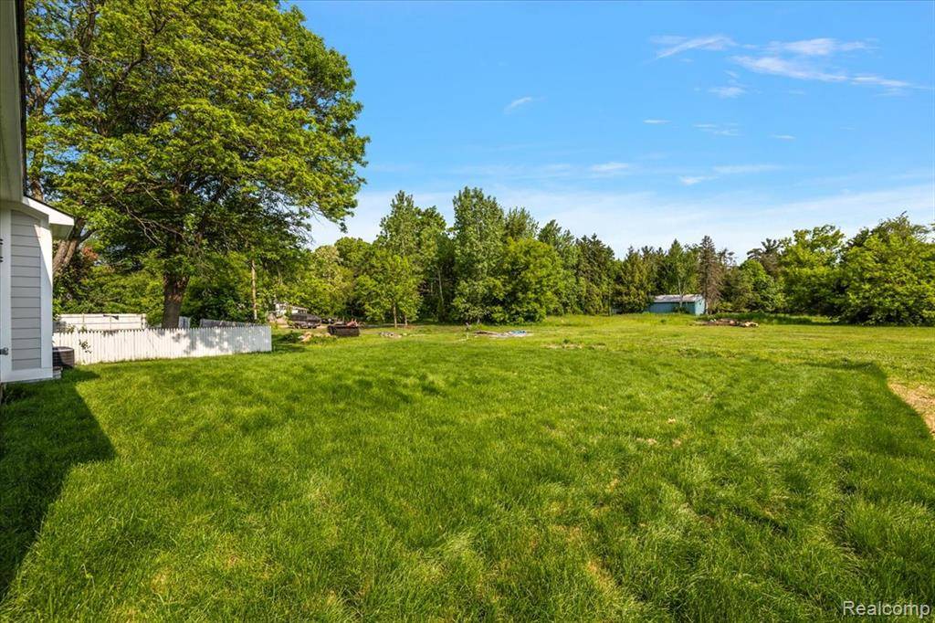 Waterford, MI 48327,7268 ELIZABETH LAKE Road