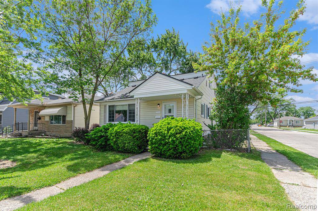 Eastpointe, MI 48021,24309 Tuscany Avenue