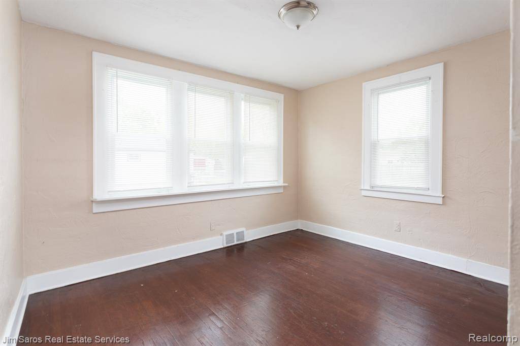 Madison Heights, MI 48071,36 E Kalama Avenue