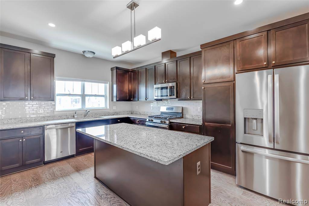Novi, MI,41668 ORIANNA Lane