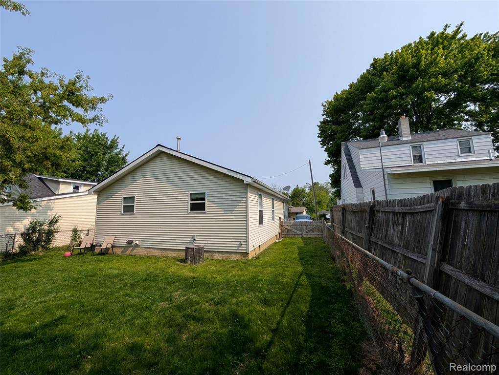 Grand Blanc, MI 48507,3070 Strong Heights