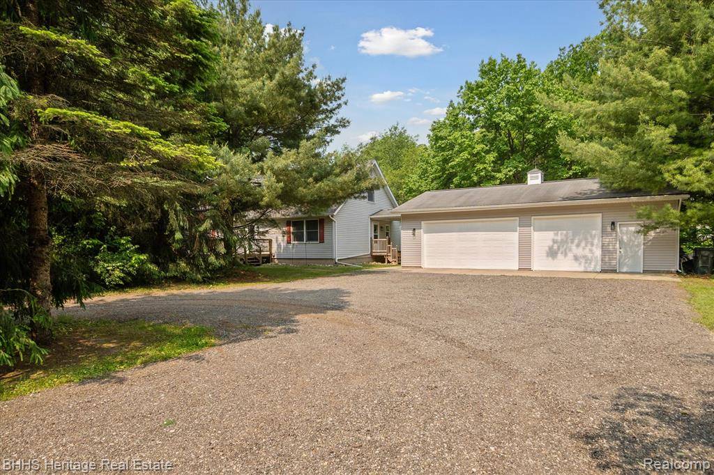 Howell, MI 48855,4837 Clyde Road