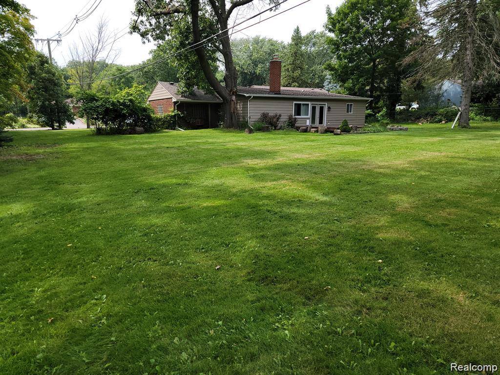 Bloomfield, MI 48302,2479 Emerson Avenue