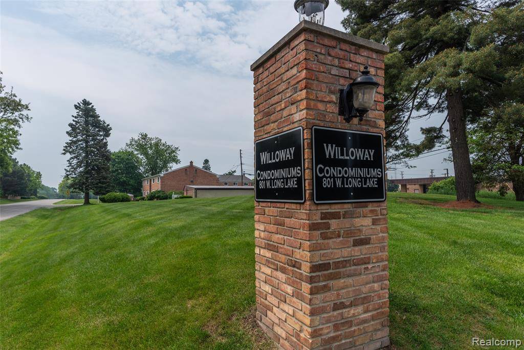 Bloomfield Hills, MI 48302,801 W Long Lake Road