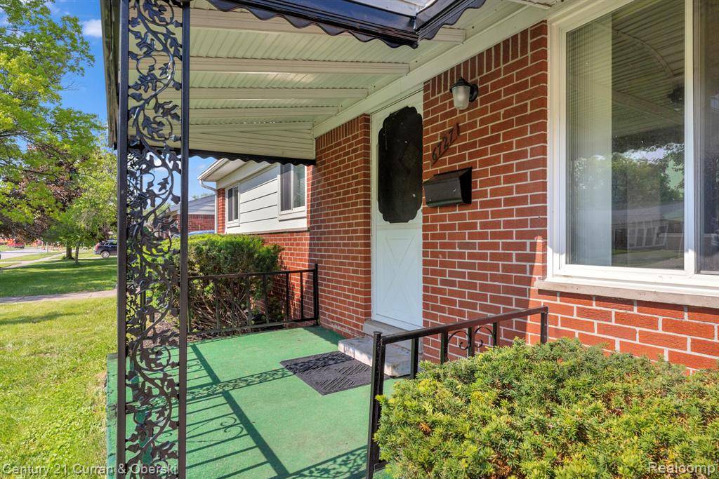 Grosse Ile, MI 48174,6727 Niagara Street