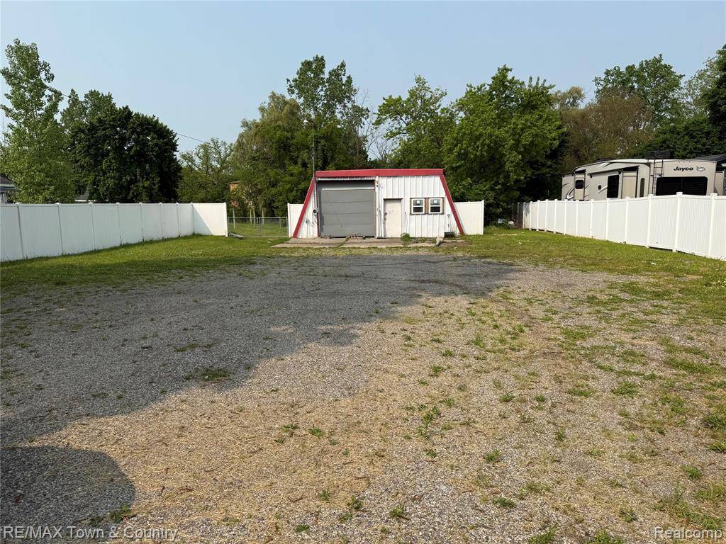 Clio, MI 48420,12065 N Saginaw Road