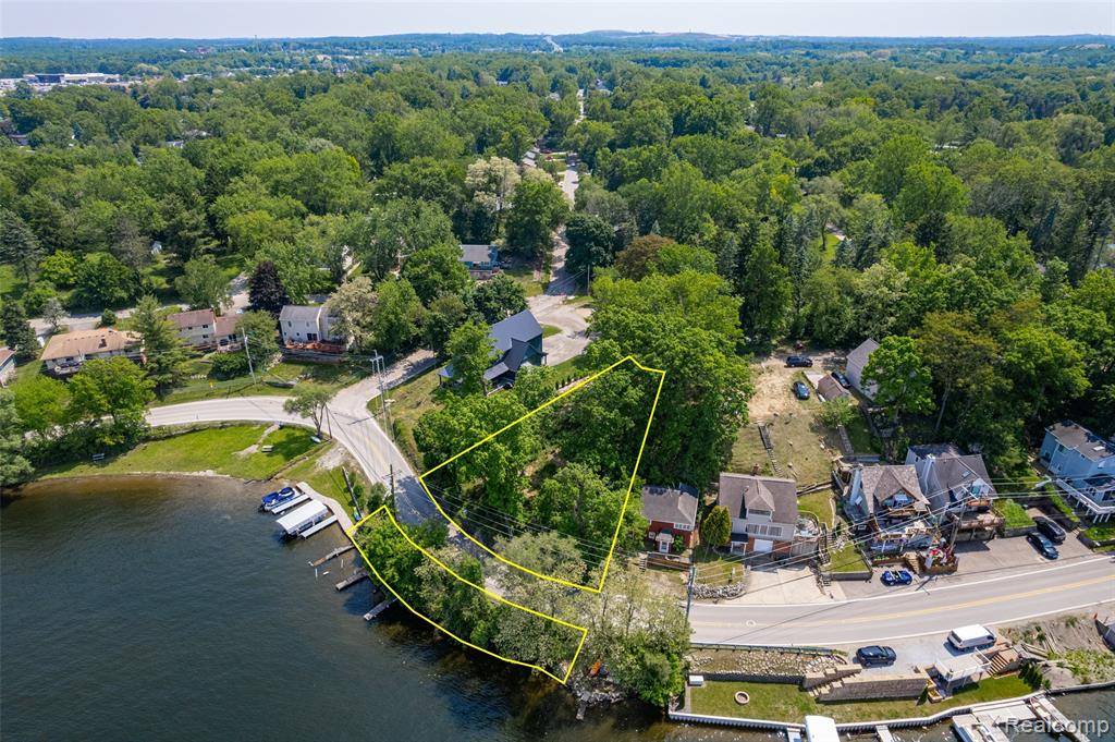 Lake Orion, MI 48362,411 Heights Road