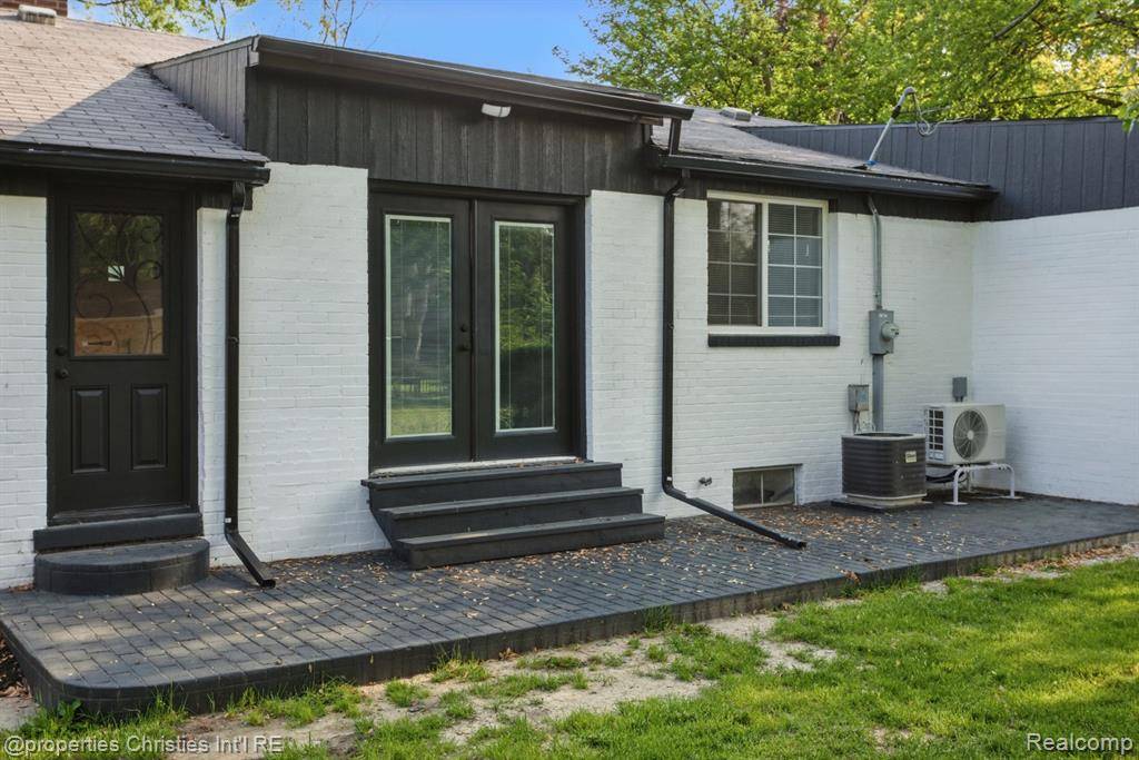 Beverly Hills, MI 48025,18051 Locherbie Avenue