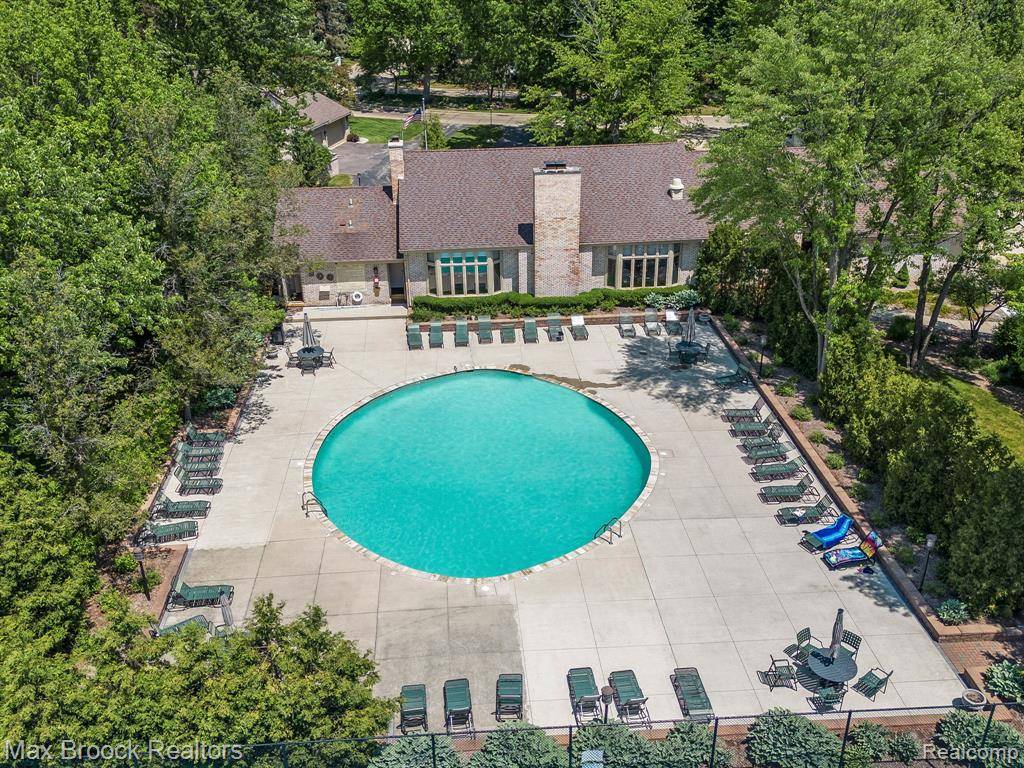 Bloomfield Hills, MI 48304,1132 Hillpointe Circle