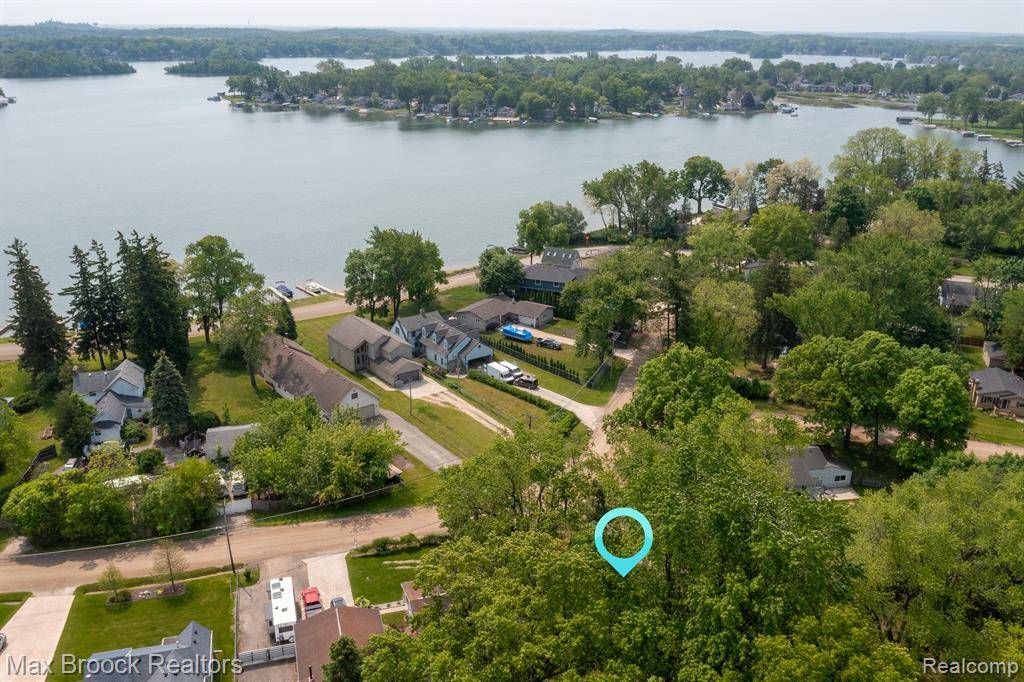 Highland, MI 48356,3201 Lester Drive