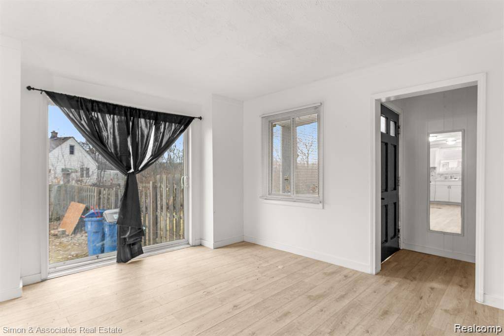 Dearborn Heights, MI 48127,7512 Hazelton