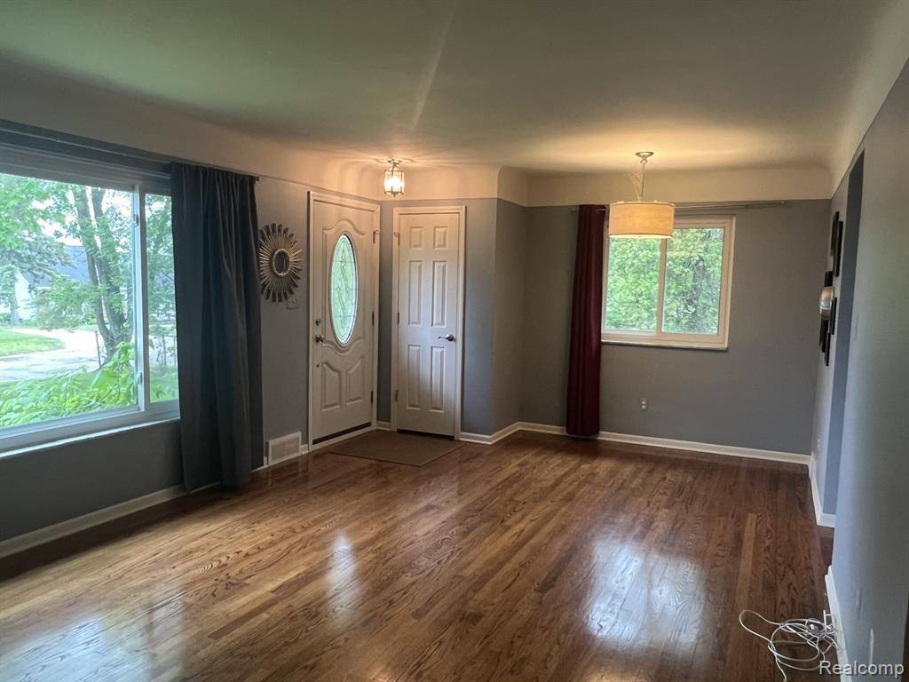 Wixom, MI 48393,2734 Lakeridge
