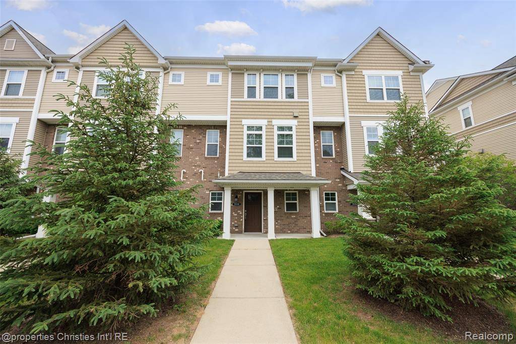 Royal Oak, MI 48073,3538 Rochester Rd
