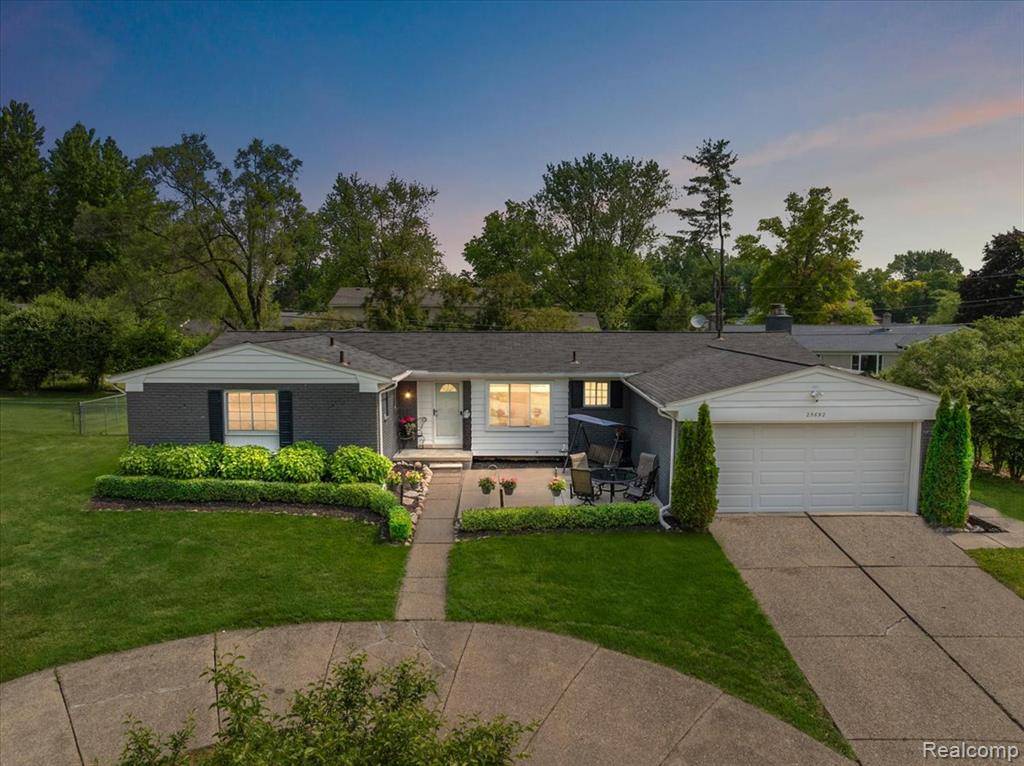 Farmington Hills, MI 48336,25692 Chapelweigh Drive