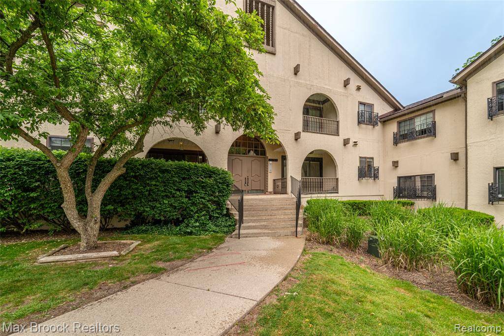 Bloomfield Hills, MI 48304,42160 Woodward Avenue