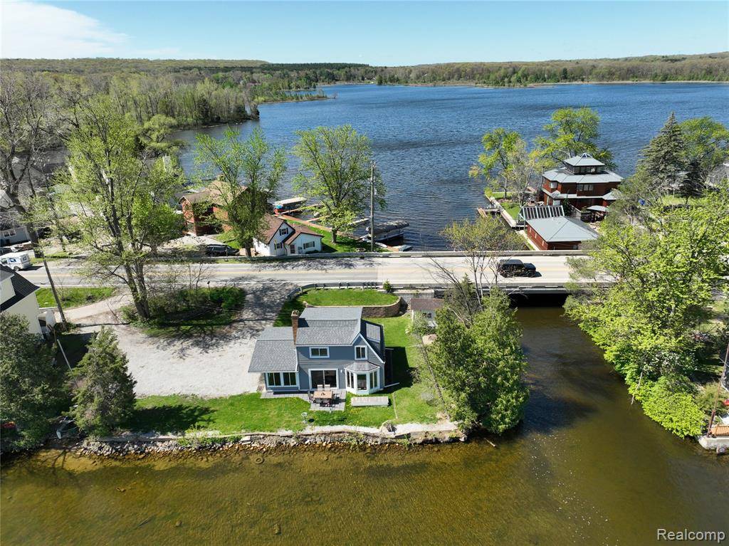 Pinckney, MI 48169,9388 DEXTER PINCKNEY