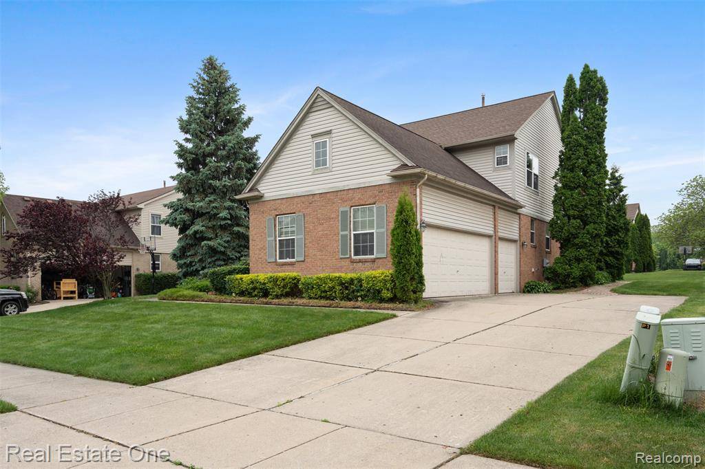 Rochester Hills, MI 48307,2746 Long Meadow Lane