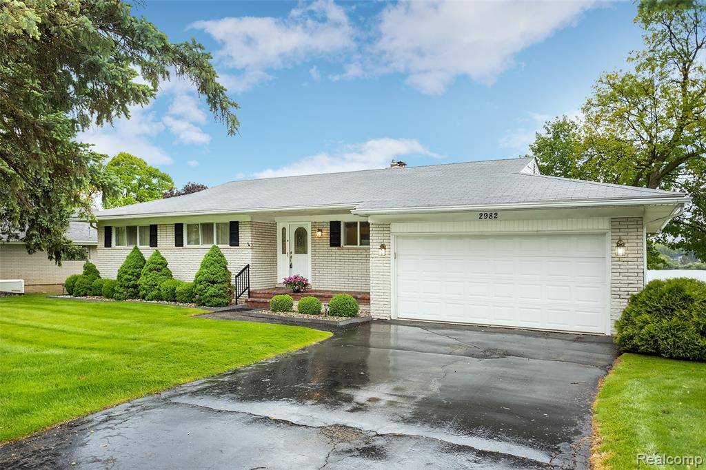 Waterford, MI 48329,2982 Shawnee Lane