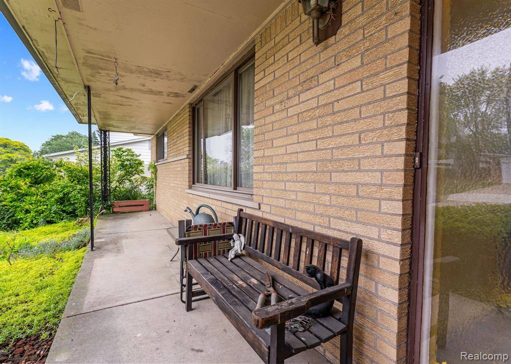 Clinton Twp, MI 48035,16876 Tremlett Drive