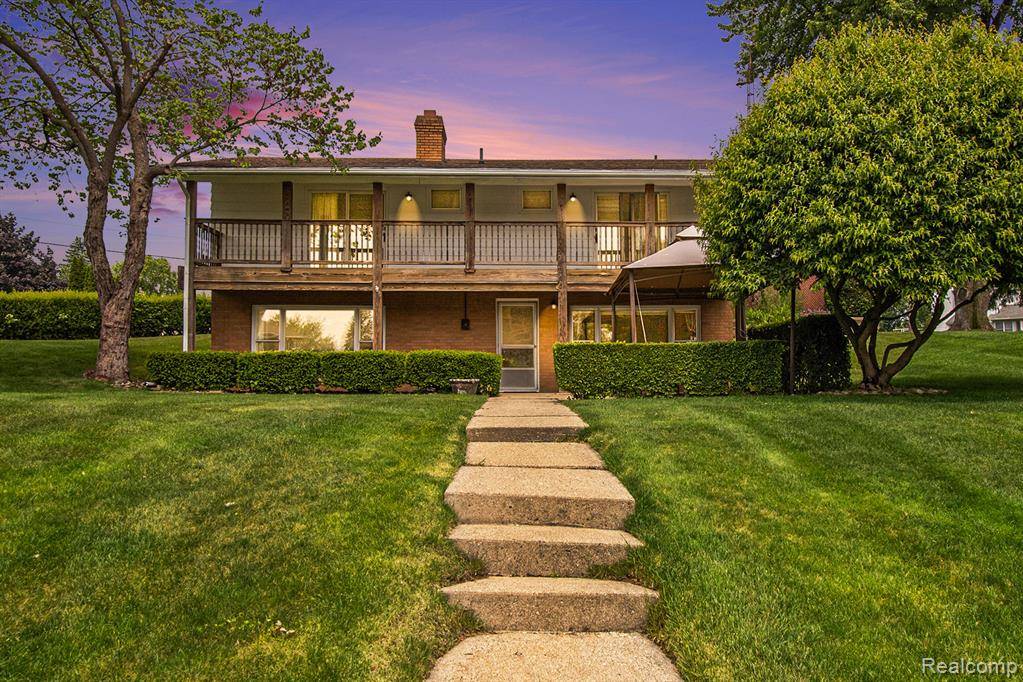 Fenton, MI 48430,1365 Blue Water Drive