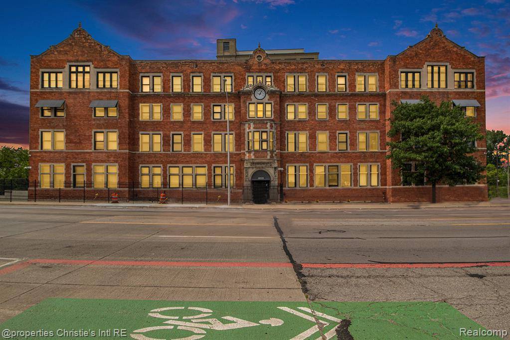 Detroit, MI 48207,6533 E Jefferson