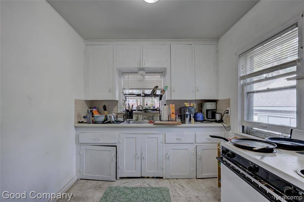 Royal Oak, MI 48067,129 CURRY Avenue