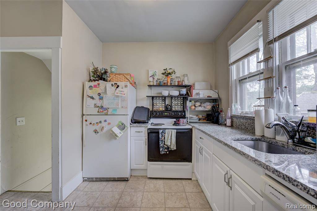 Royal Oak, MI 48067,501 W FARNUM Avenue