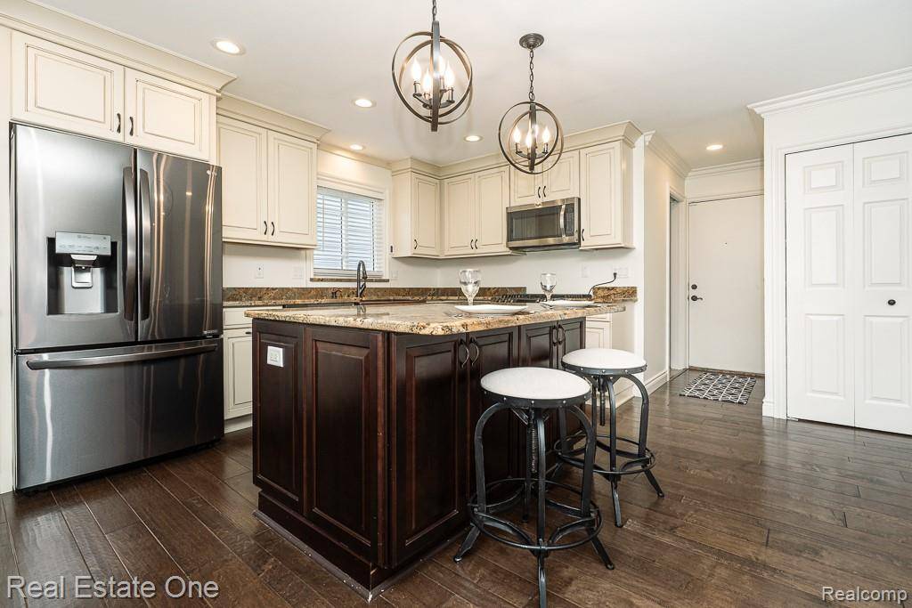 Rochester Hills, MI 48307,914 Dressler Lane