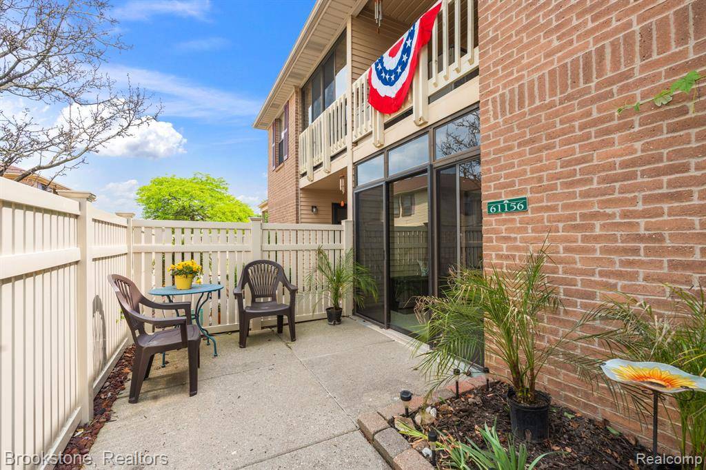 South Lyon, MI 48178,61156 Greenwood Drive