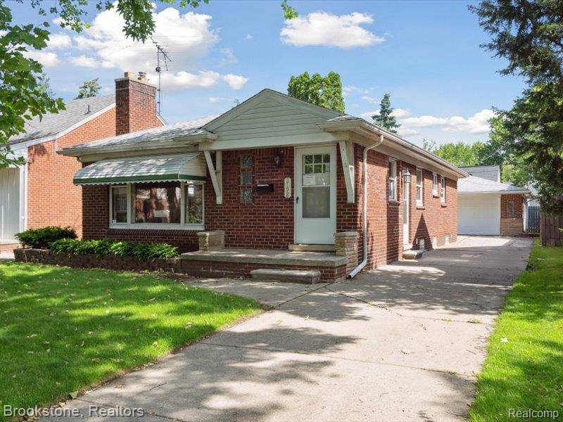 Grosse Pointe Woods, MI 48236,2198 Hawthorne Road