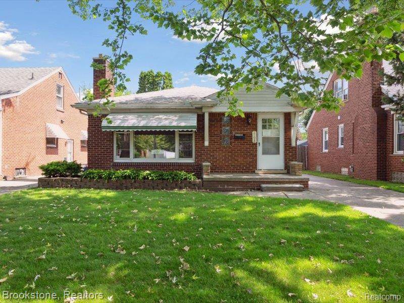 Grosse Pointe Woods, MI 48236,2198 Hawthorne Road
