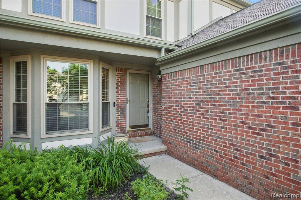Canton, MI 48188,2216 Lone Wolf Lane