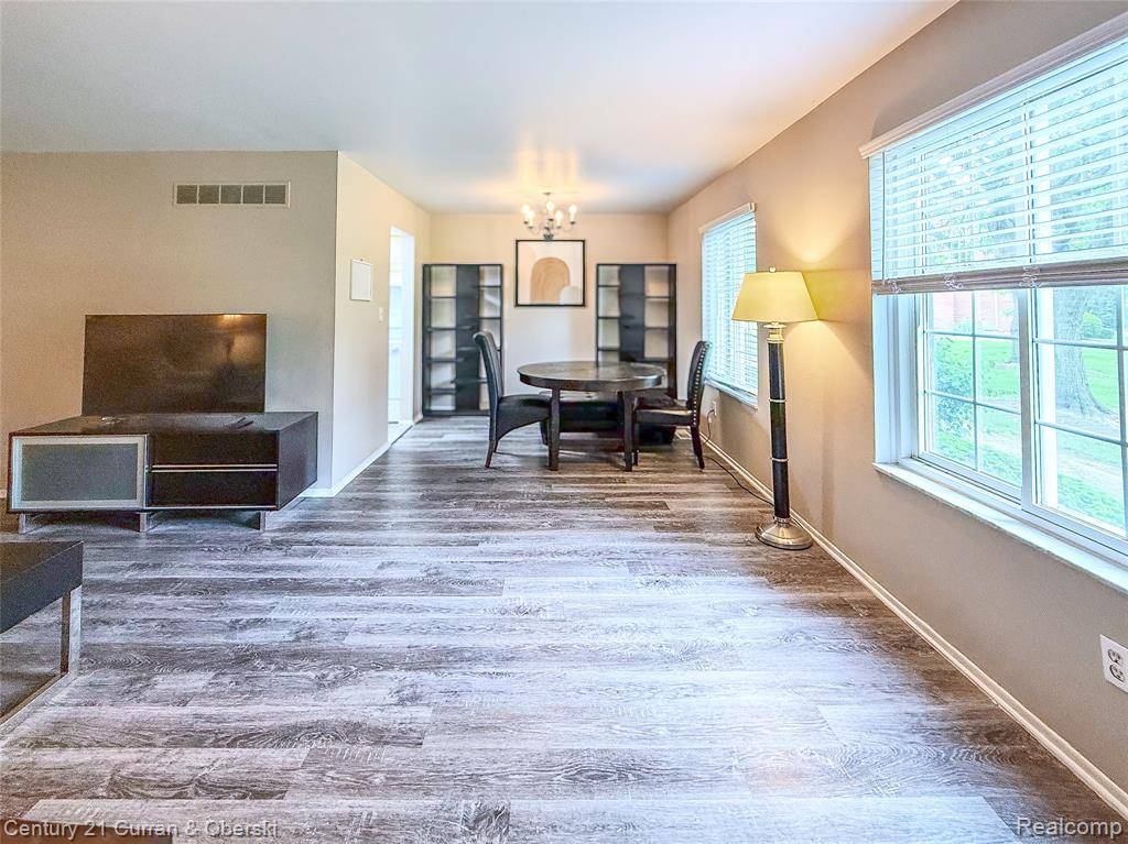 Bloomfield Hills, MI 48304,756 E Fox Hills Drive