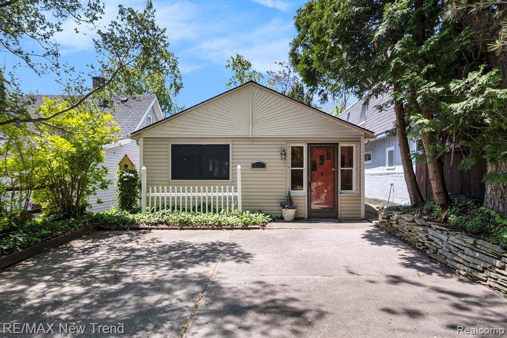 West Bloomfield, MI 48324,4044 Fieldview Avenue