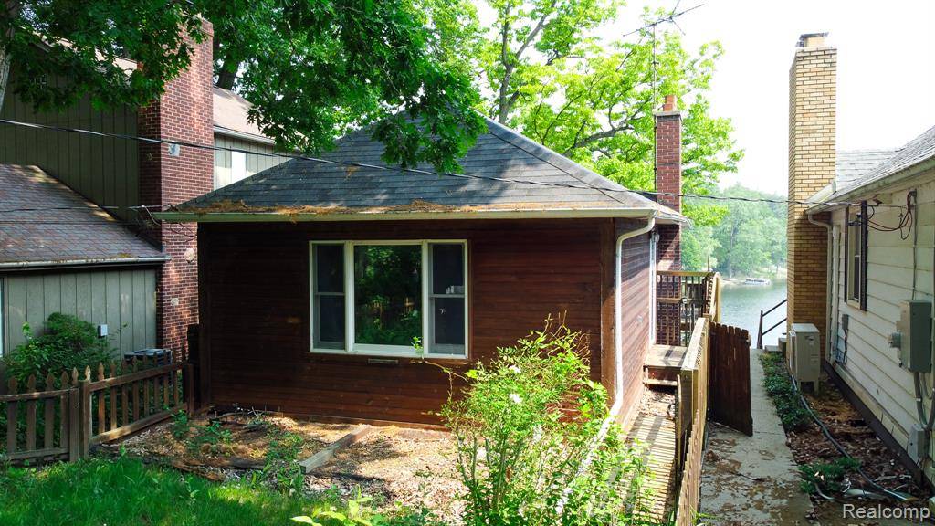 Columbiaville, MI 48421,3236 Shady Oak Drive